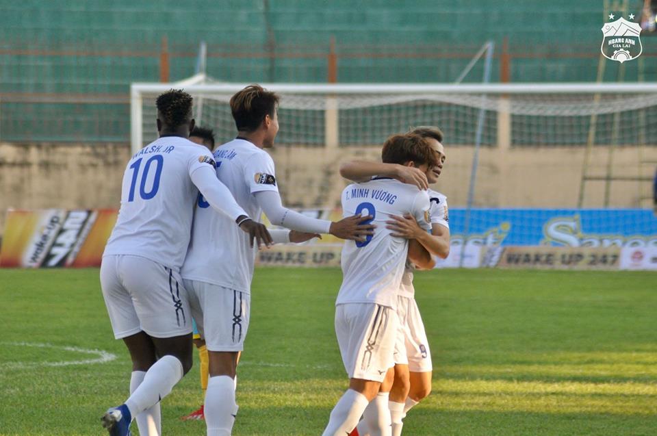 Sanna Khánh Hòa 1-4 HAGL: Tân binh Chevaughn lập cú đúp, HAGL phá lời nguyền mang tên Sanna Khánh Hòa