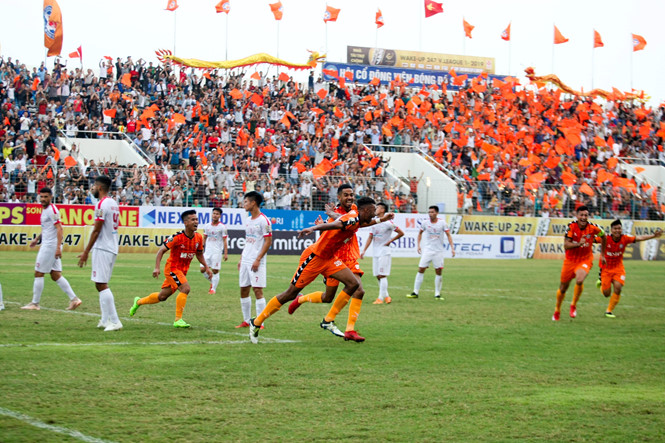 Quế Ngọc Hải nhận thẻ đỏ, Viettel thua trận ra quân