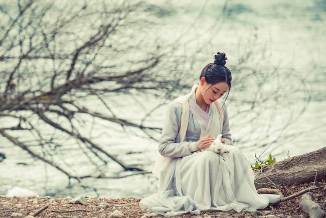 Tân Ỷ thiên đồ long ký rục rịch lên sóng: Fan mong chờ vai ác nữ Chu Chỉ Nhược của đàn em Dương Mịch