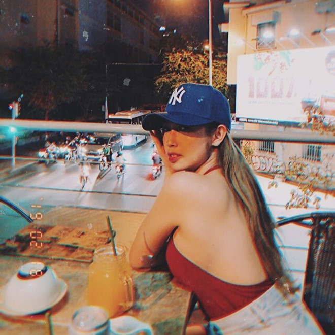 Khổng Tú Quỳnh ngày càng mặc gợi cảm sau khi chia tay Ngô Kiến Huy