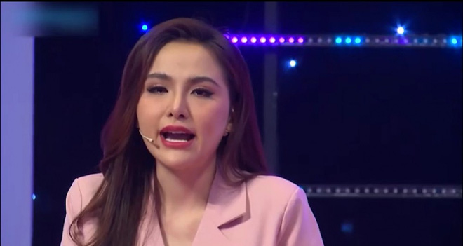 Hoa hậu Diễm Hương bật khóc: Sau 4 năm bị mẹ đẻ từ mặt, tôi đã được ăn cơm cùng gia đình Hoa hậu Diễm Hương bật khóc: Sau 4 năm bị mẹ đẻ từ mặt, tôi đã được ăn cơm cùng gia đình