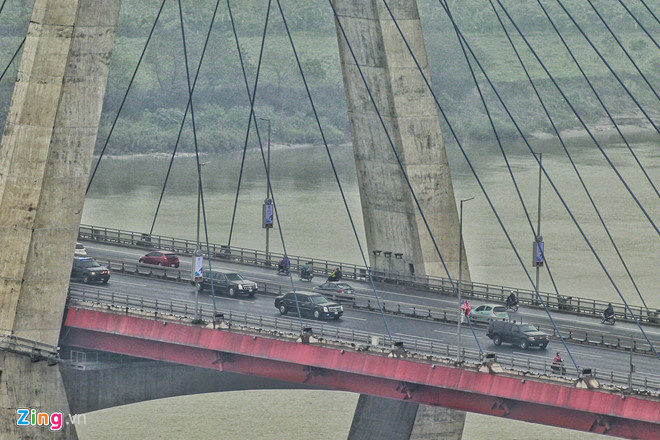 Quái thú của TT Trump rời Nội Bài, qua cầu Nhật Tân để về Hà Nội Quái thú của TT Trump rời Nội Bài, qua cầu Nhật Tân để về Hà Nội