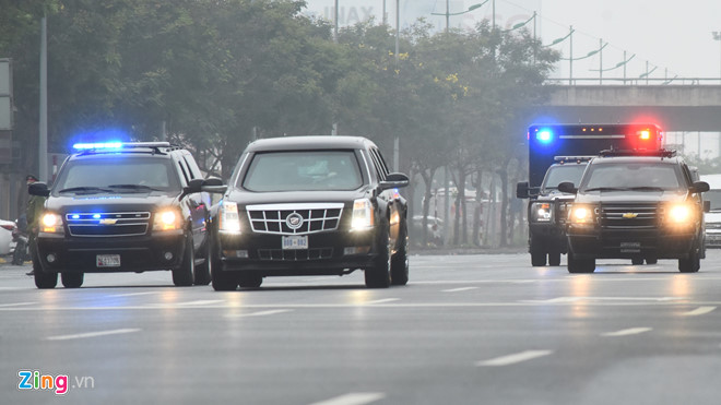 Quái thú của TT Trump rời Nội Bài, qua cầu Nhật Tân để về Hà Nội Quái thú của TT Trump rời Nội Bài, qua cầu Nhật Tân để về Hà Nội