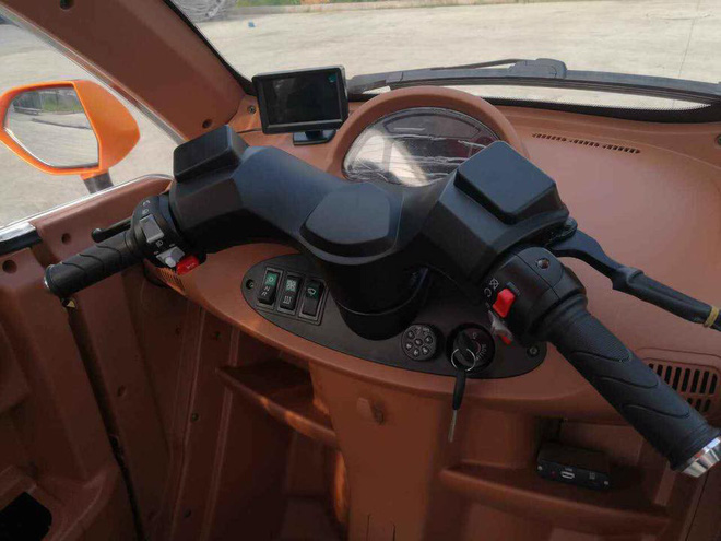 Có gì trong chiếc ô tô điện đang được chào bán tại Việt Nam với giá 40 triệu đồng?