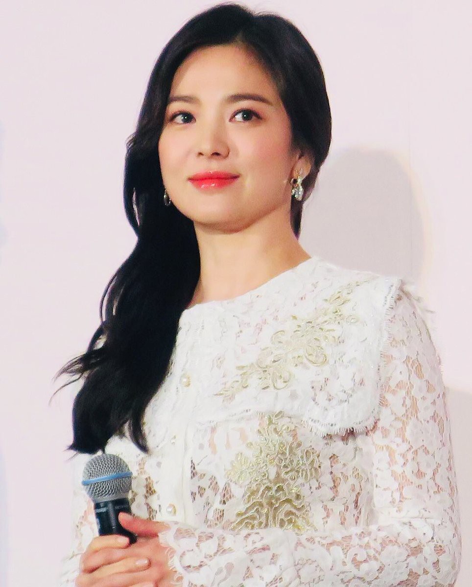 Song Hye Kyo bất ngờ khóa bình luận trên Instagram, chuyện gì đang xảy ra?