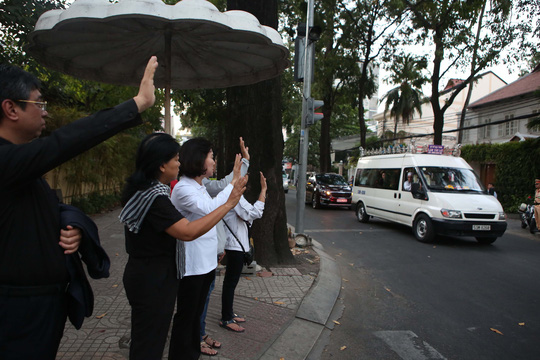 Hàng ngàn người tiễn đưa Phó Chủ tịch UBND TP Nguyễn Thị Thu về nơi an nghỉ cuối cùng