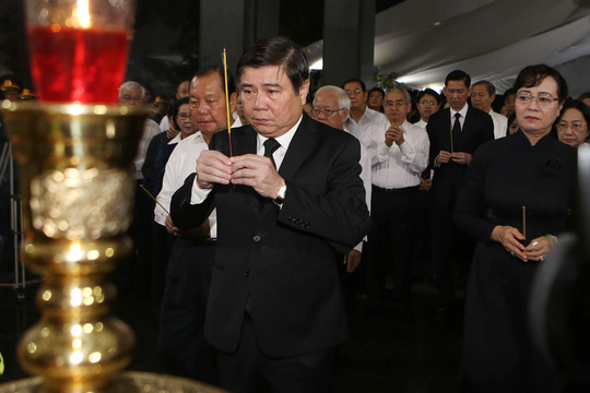 Hàng ngàn người tiễn đưa Phó Chủ tịch UBND TP Nguyễn Thị Thu về nơi an nghỉ cuối cùng