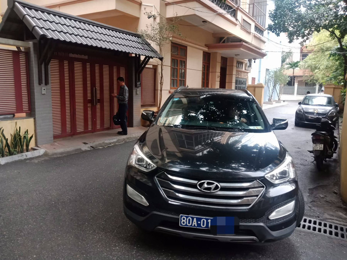 Cận cảnh khám xét nhà 2 cựu bộ trưởng Nguyễn Bắc Son và Trương Minh Tuấn