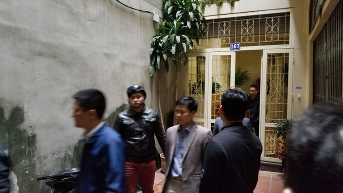 Cận cảnh khám xét nhà 2 cựu bộ trưởng Nguyễn Bắc Son và Trương Minh Tuấn