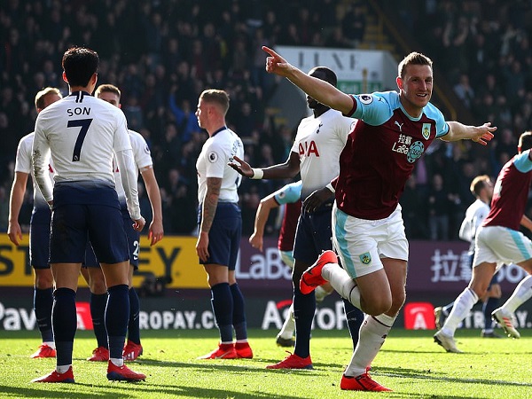 Burnley 2-1 Tottenham: Harry Kane cũng không cứu nổi Gà trống