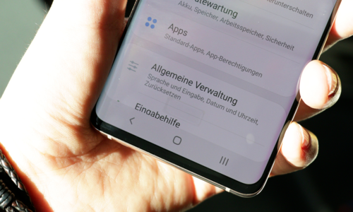 Cảm biến vân tay Galaxy S10 hiện dưới ánh sáng mạnh