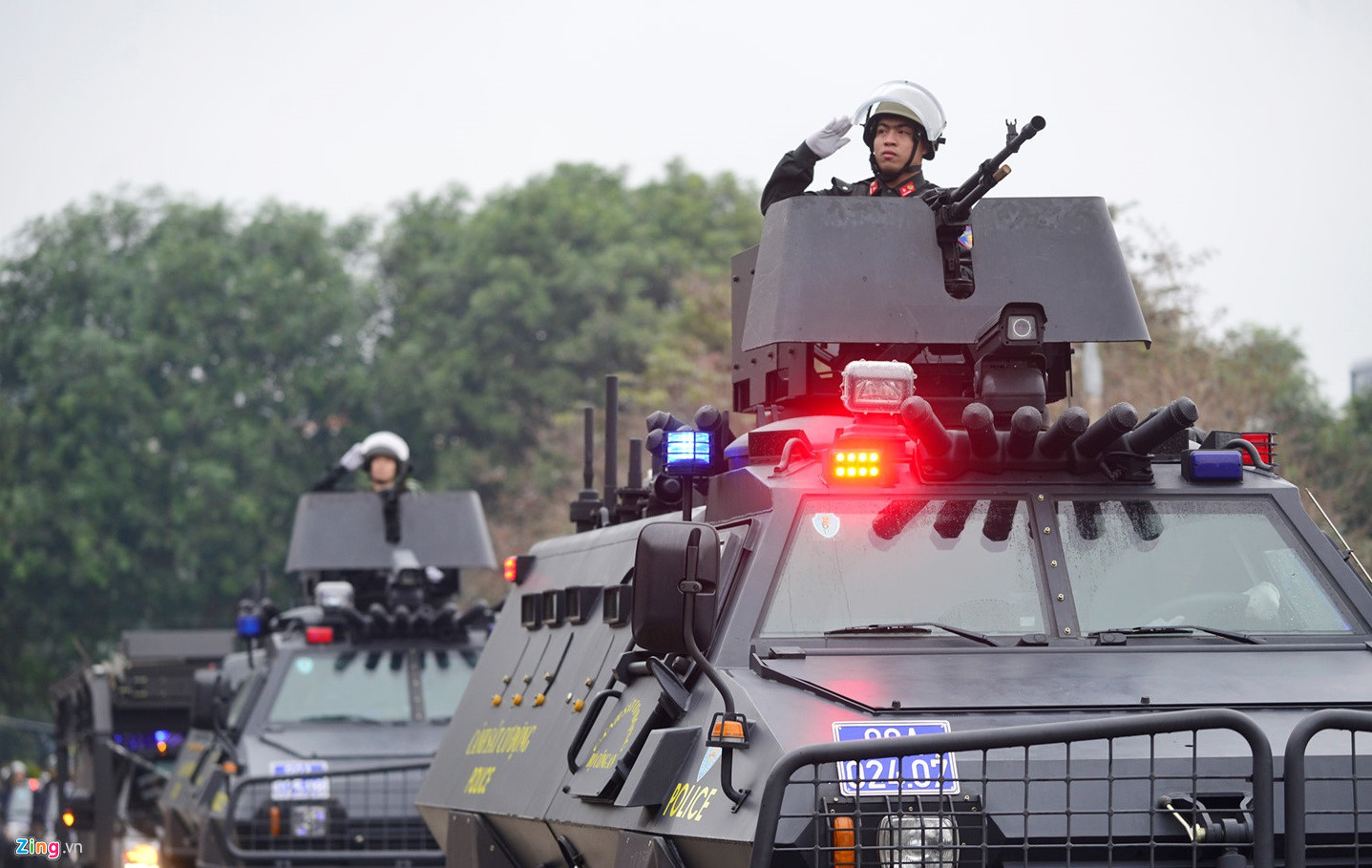 Uy lực xe bọc thép S5 bảo vệ thượng đỉnh Trump - Kim