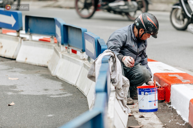 Công nhân Hà Nội làm việc xuyên đêm trước hội nghị thượng đỉnh giữa Tổng thống Donald Trump và nhà lãnh đạo Kim Jong-un