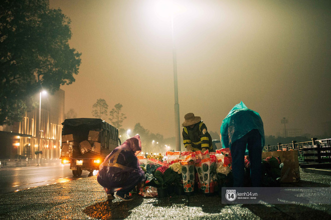 Công nhân Hà Nội làm việc xuyên đêm trước hội nghị thượng đỉnh giữa Tổng thống Donald Trump và nhà lãnh đạo Kim Jong-un