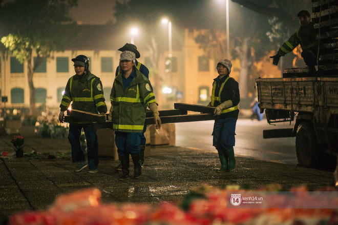 Công nhân Hà Nội làm việc xuyên đêm trước hội nghị thượng đỉnh giữa Tổng thống Donald Trump và nhà lãnh đạo Kim Jong-un