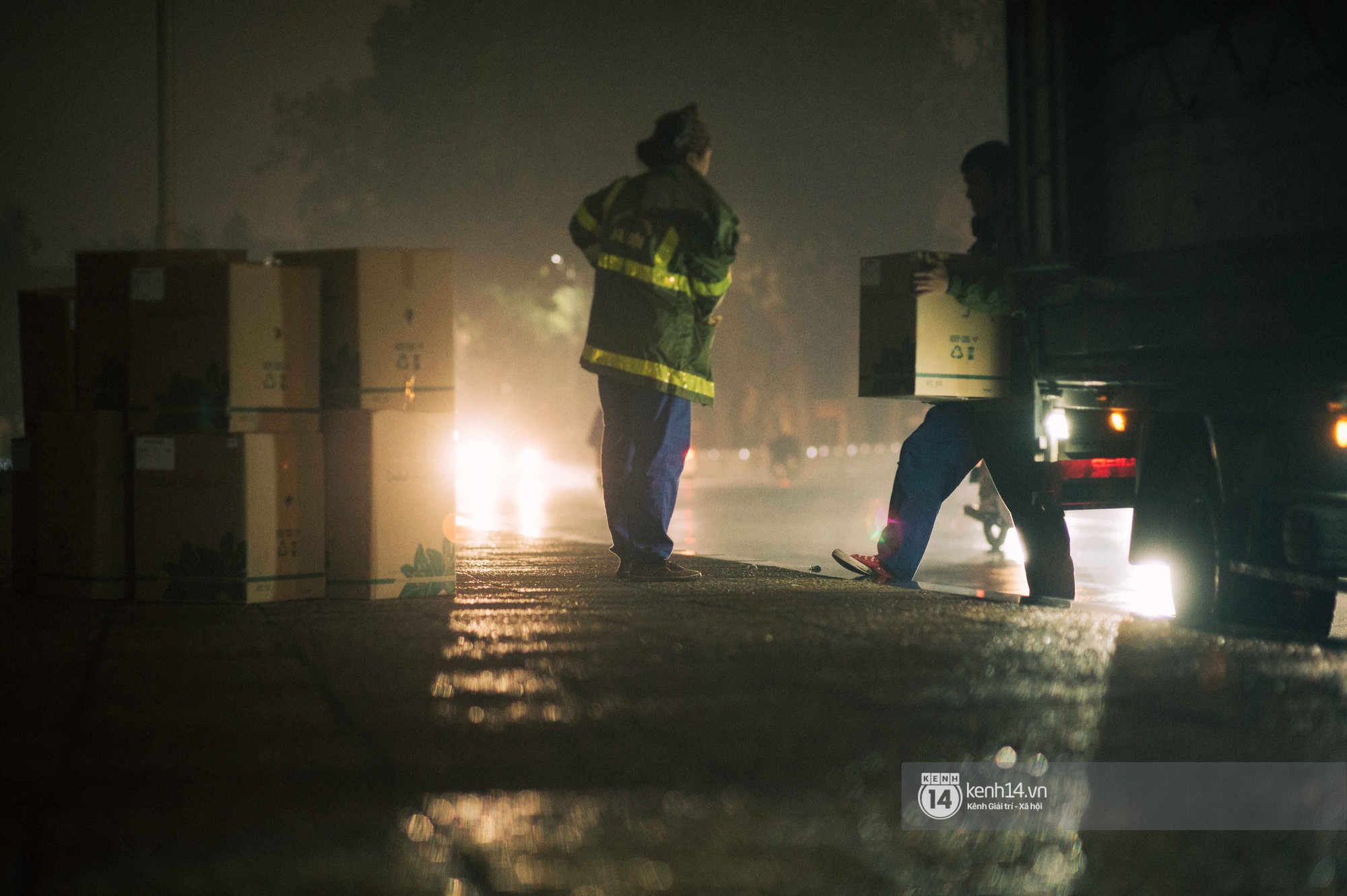 Công nhân Hà Nội làm việc xuyên đêm trước hội nghị thượng đỉnh giữa Tổng thống Donald Trump và nhà lãnh đạo Kim Jong-un