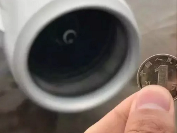 Ném đồng xu vào động cơ máy bay, du khách Trung Quốc đối mặt với cáo buộc hình sự