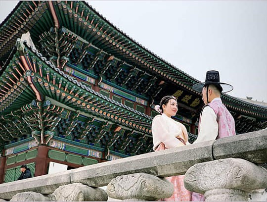 Sau khi kết hôn với thiếu gia tàu biển, cuộc sống của tiểu thư Nam Định sống trong lâu đài bây giờ ra sao?