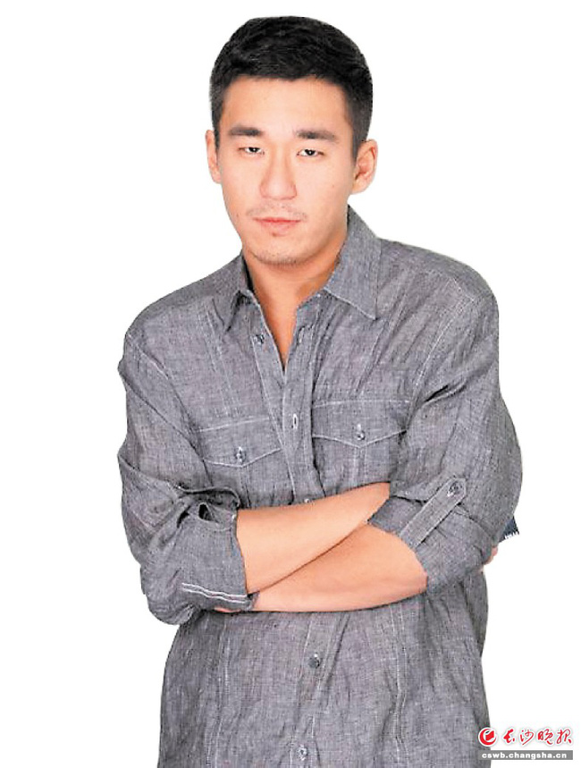 Cuộc sống khốn khổ của tình cũ Lý Thần: Hết thời, phải đi bán quần áo dạo kiếm sống