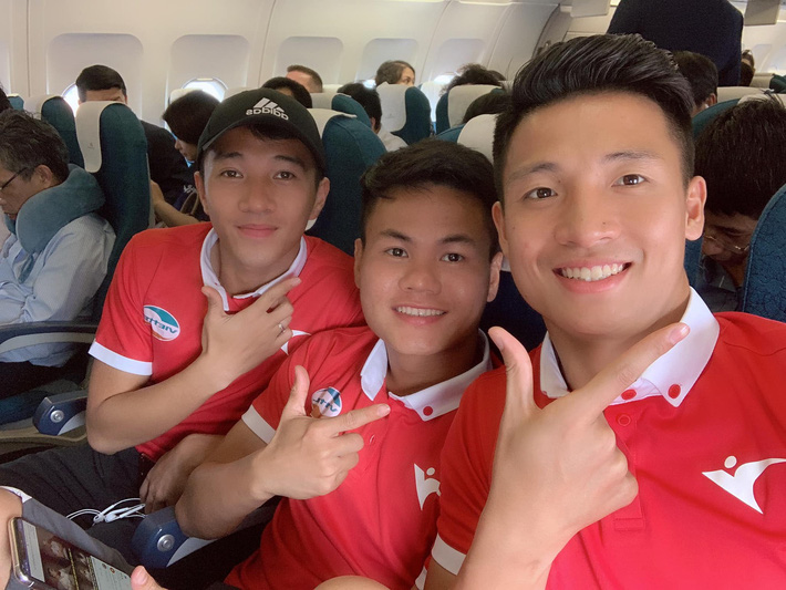 Trung vệ Bùi Tiến Dũng: Thẻ vàng thứ 2 hơi nặng với Quế Ngọc Hải