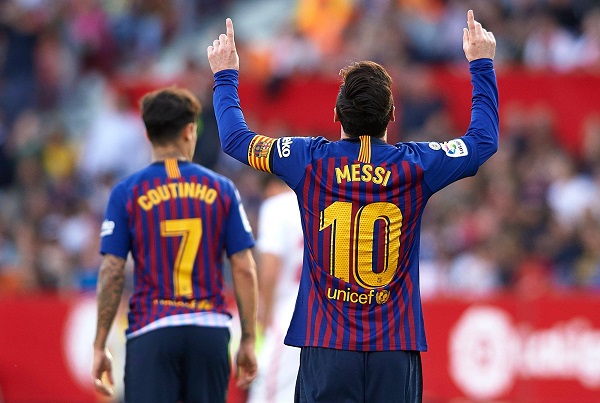 Sevilla 2-4 Barca: Siêu nhân Messi rực sáng với cú hattrick siêu đẳng