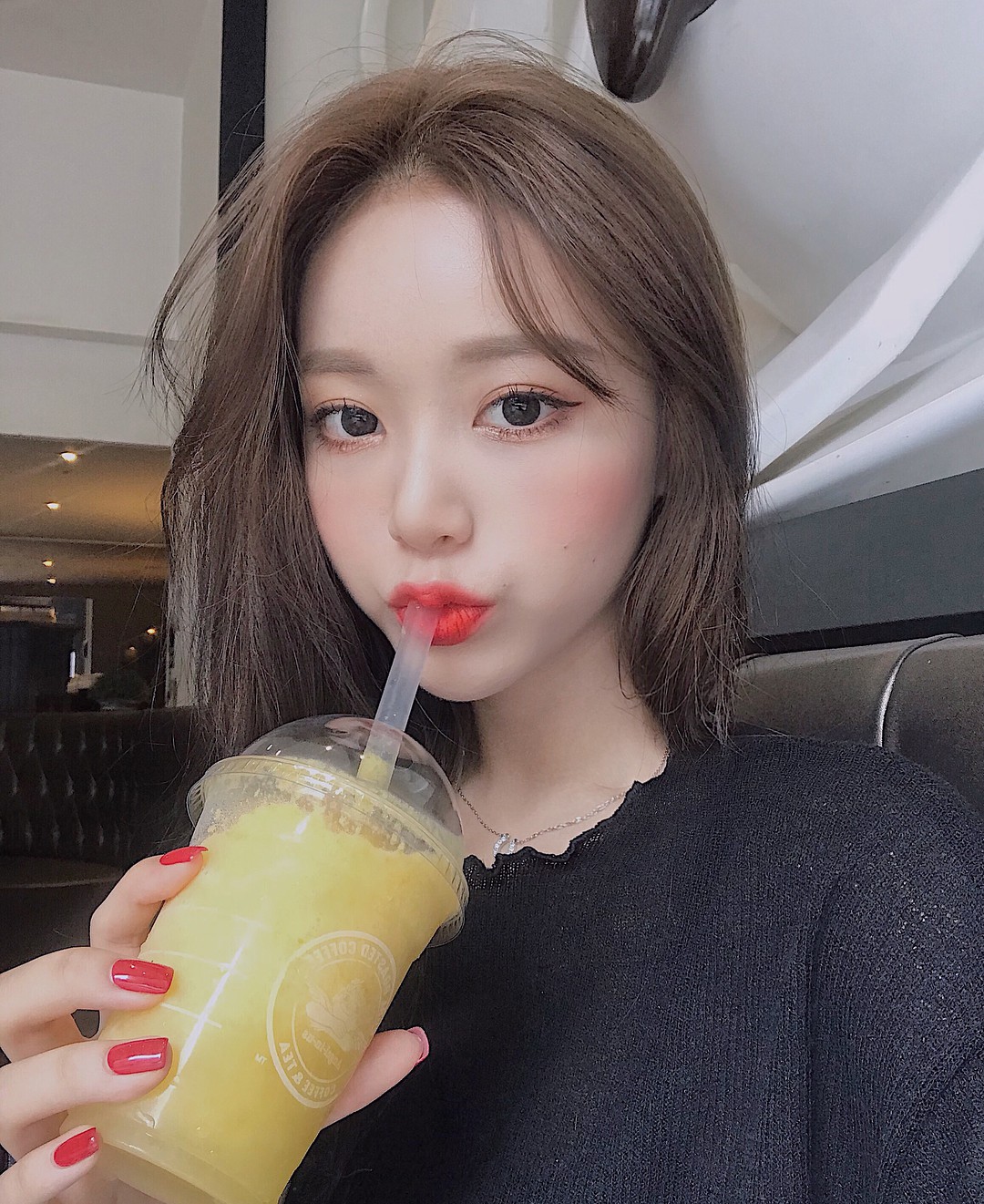 Nếu thấy mình đánh son màu nổi chẳng đẹp như người ta, dễ là bạn chưa biết đến bộ tuyệt đỉnh bí kíp này