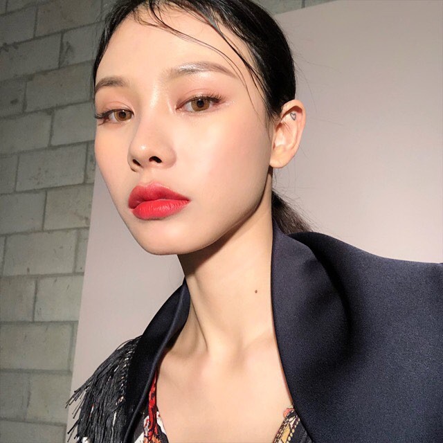 Nếu thấy mình đánh son màu nổi chẳng đẹp như người ta, dễ là bạn chưa biết đến bộ tuyệt đỉnh bí kíp này