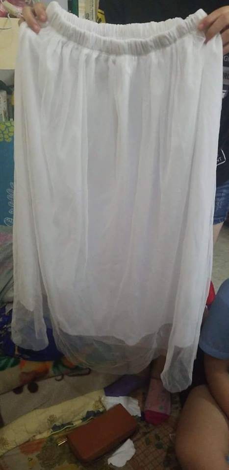 Mua váy bồng bềnh 3 lớp voan giá 130k, cô gái uất ức nhận sản phẩm chẳng khác gì miếng giẻ lau nhà