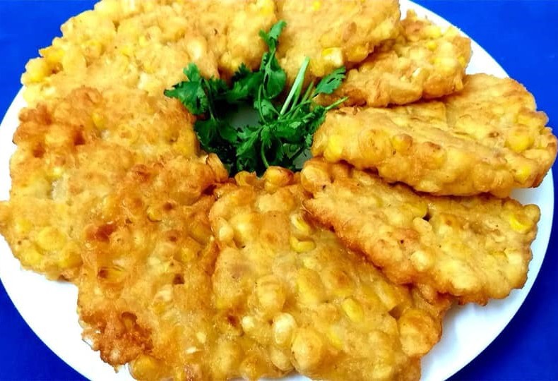 Học cách làm bánh ngô chiên trên mạng, cô nàng nhận về kết quả thê thảm, còn dân tình lại được giải trí cuối tuần