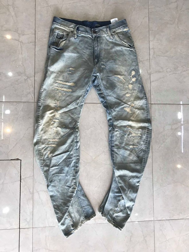 Lỡ miệng miêu tả chồng chân vòng kiềng với chủ shop, cô gái ngã ngửa khi nhận đồ về tay Lỡ miệng miêu tả chồng chân vòng kiềng với chủ shop, cô gái ngã ngửa khi nhận đồ về tay