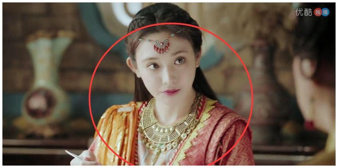 Bật cười với sạn phim Đông Cung: Từ quạt điện mini, điện thoại, cho đến mác quần đều xuất hiện!