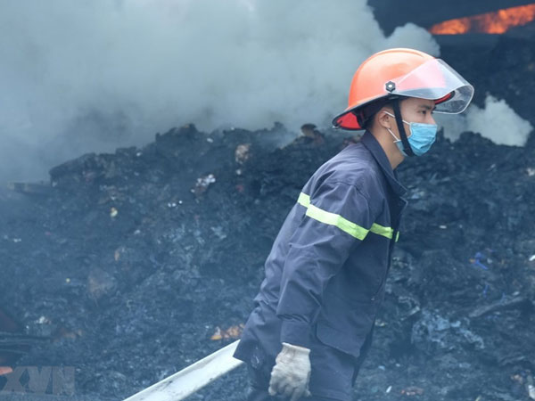 Cháy lớn thiêu rụi xưởng sản xuất lốp ôtô rộng hàng nghìn mét vuông