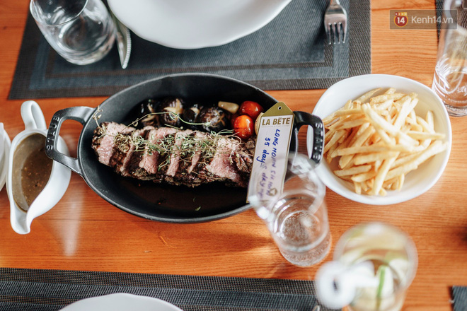 Bản sao Donald Trump và Kim Jong-un cùng nhau dùng bữa trưa tại một nhà hàng ở Hà Nội