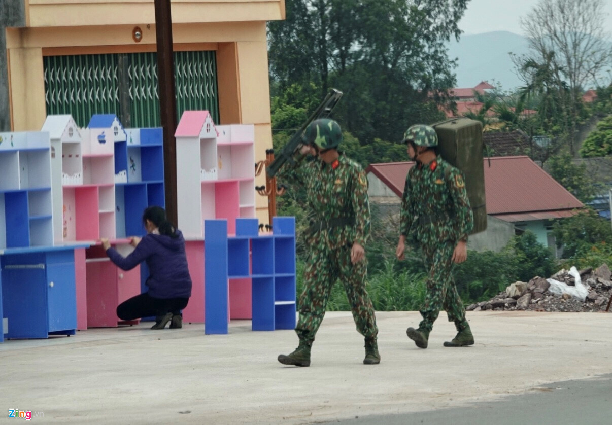 Công binh dò mìn dọc đường Lạng Sơn - Hà Nội