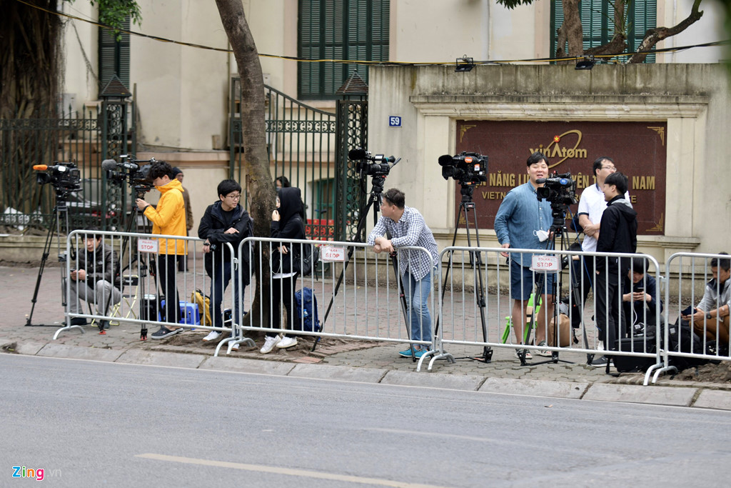 Dựng hàng rào an ninh hai lớp quanh khách sạn có đoàn Triều Tiên