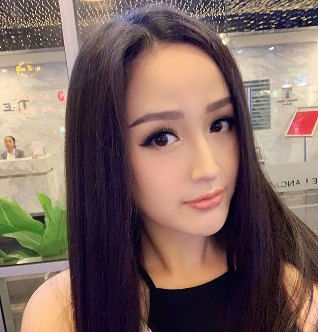 Mai Phương Thúy tuổi 31: Xinh đẹp, giàu có, không màng chồng con