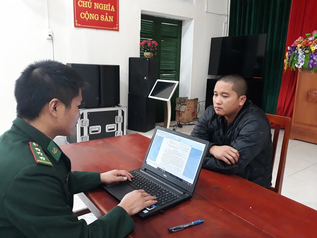 Tạm giữ lô hàng gần 1.200 chai rượu ngoại nhập lậu