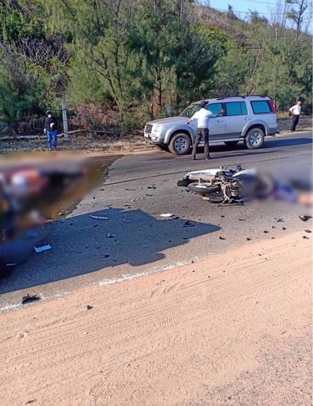 Xe máy đối đầu xe Jeep, 2 cảnh sát PCCC thiệt mạng