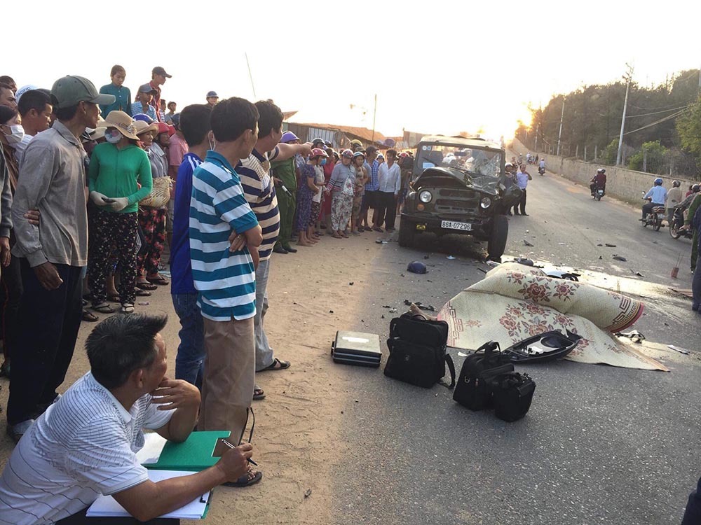 Xe máy đối đầu xe Jeep, 2 cảnh sát PCCC thiệt mạng