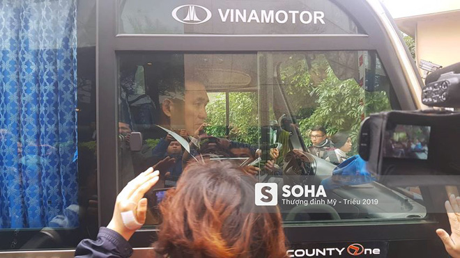 Bị truyền thông bủa vây, đoàn nhân viên an ninh Triều Tiên vào khách sạn Melia bằng cửa sau