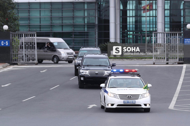 Bị truyền thông bủa vây, đoàn nhân viên an ninh Triều Tiên vào khách sạn Melia bằng cửa sau