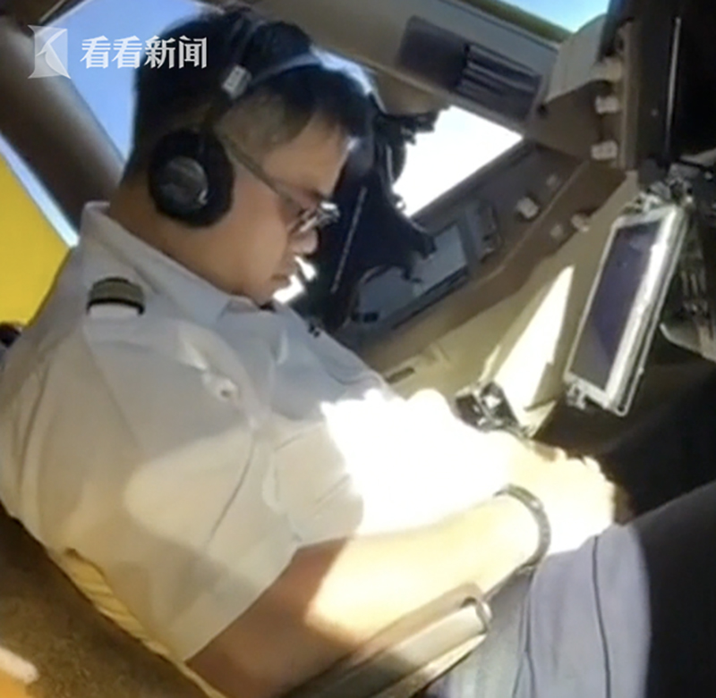 Phi công của China Airlines bị phạt sau khi lộ video ngủ gật trong buồng lái khi đang bay