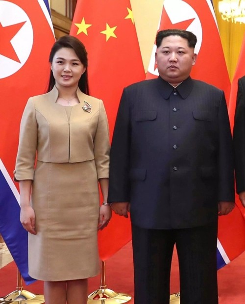 Nhan sắc yêu kiều của nữ ca sĩ là phu nhân ông Kim Jong Un, biểu tượng thời trang Triều Tiên