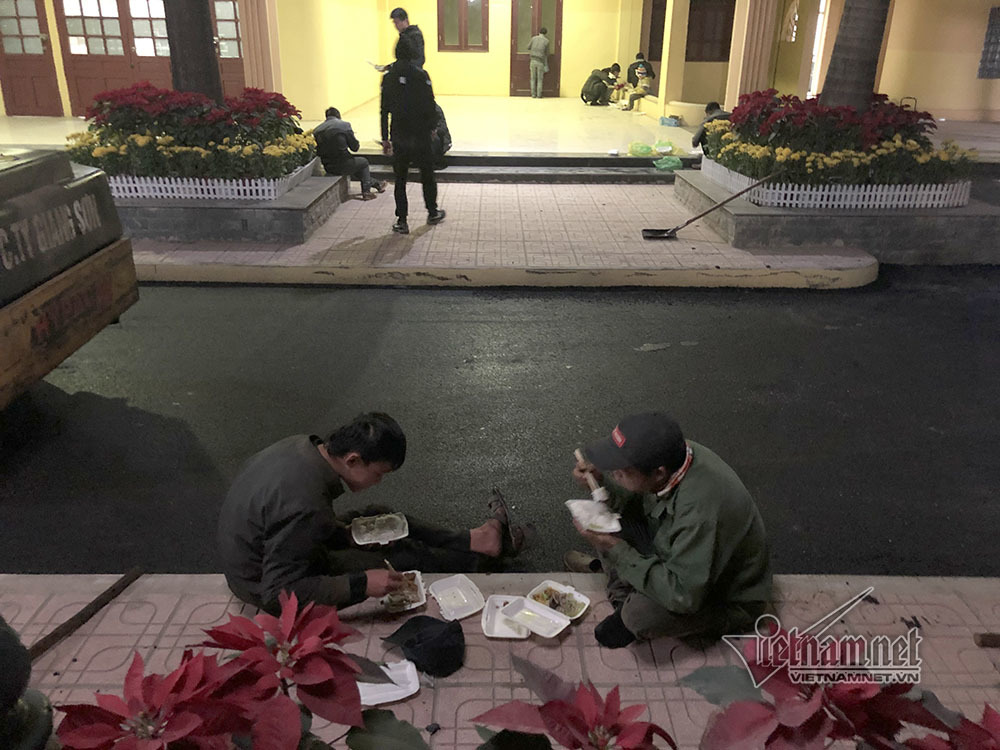 Video ảnh: Nâng cấp ga Đồng Đăng trong đêm, dưới cái rét 11 độ