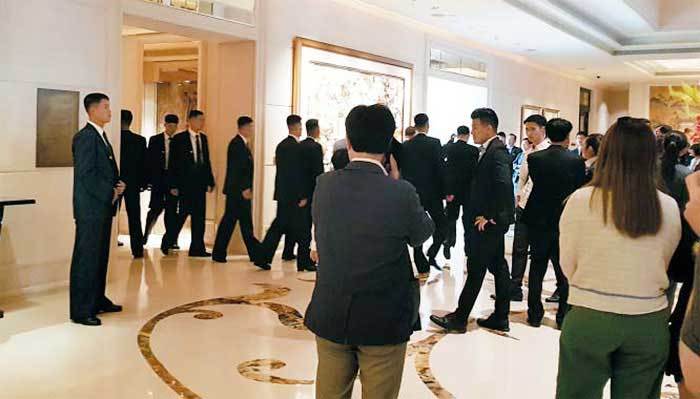 Phóng viên quốc tế kể chuyện vật vã đưa tin Kim Jong Un