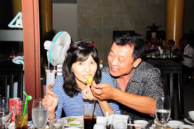 Danh tính người vợ chung sống gần 30 năm ít lộ diện của danh hài Vân Sơn