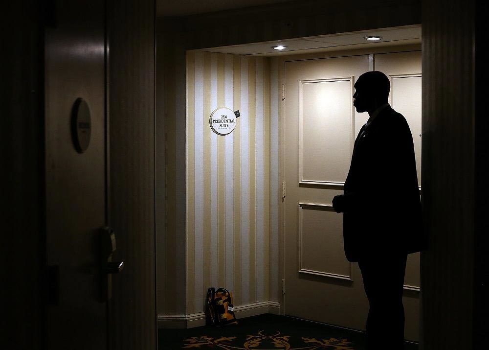 Mật vụ Mỹ bảo vệ ông Trump thế nào khi công du nước ngoài?