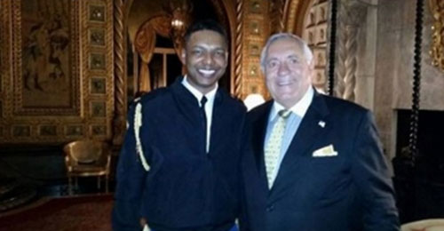 Chiếc cặp hạt nhân bất ly thân của Trump