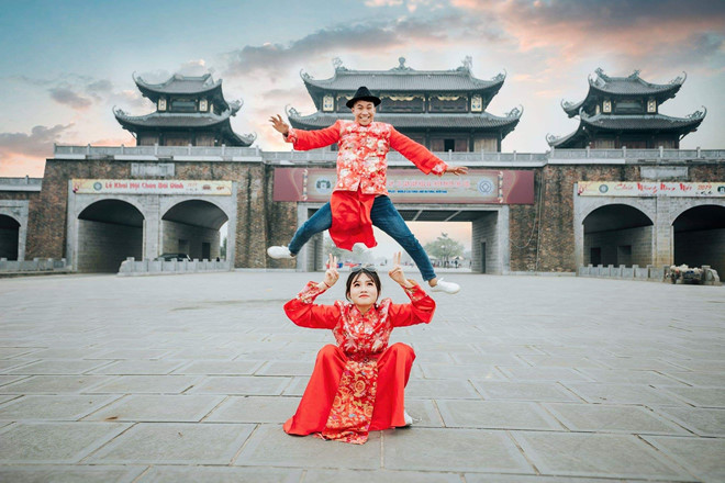 Chú rể Ninh Bình bị thách uống hết 20 chén rượu mới được đón dâu