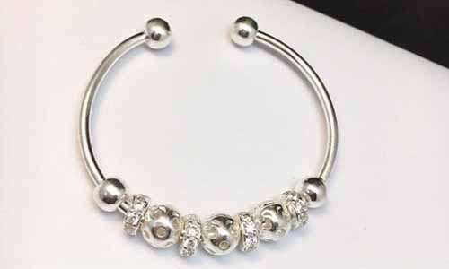 Những công dụng phong thủy ít ai biết của vòng bạc, nhớ kĩ những điều này trước khi đeo